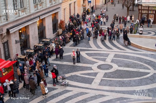 Adventi Erkélykoncert című galéria kiemelt képe