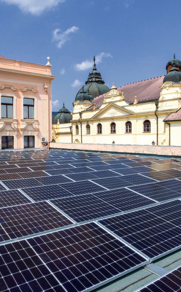 Egy vidéki Nemzeti Színház, ahol napelemrendszer létesül! című galéria illusztrációs képe