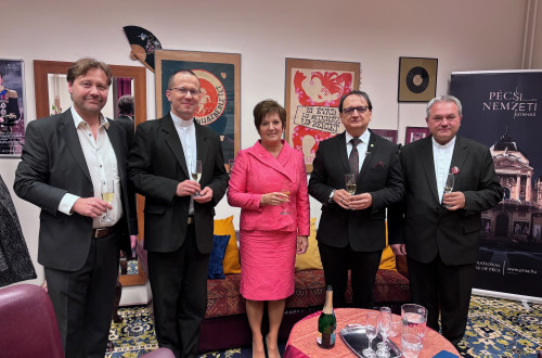 A 130 éves Pécsi Nemzeti Színház Jubileumi Díszbemutatója című galéria kiemelt képe