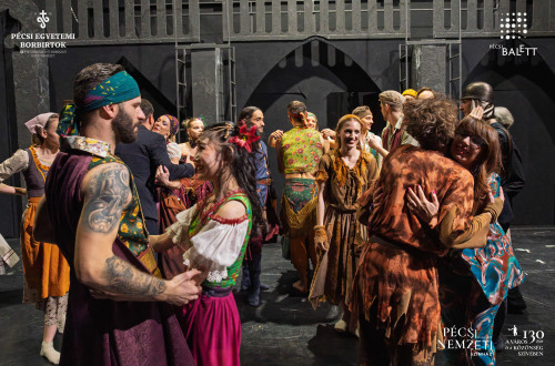 Új pécsi pezsgővel koccintott a város a Pécsi Nemzeti Színházban #11