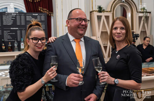 Új pécsi pezsgővel koccintott a város a Pécsi Nemzeti Színházban #26