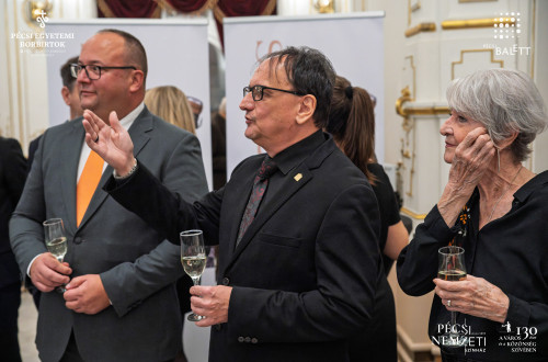 Új pécsi pezsgővel koccintott a város a Pécsi Nemzeti Színházban #14