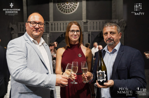 Új pécsi pezsgővel koccintott a város a Pécsi Nemzeti Színházban #2