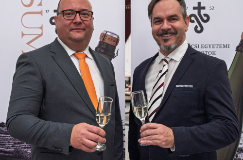 Új pécsi pezsgővel koccintott a város a Pécsi Nemzeti Színházban #32