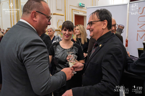 Új pécsi pezsgővel koccintott a város a Pécsi Nemzeti Színházban #24