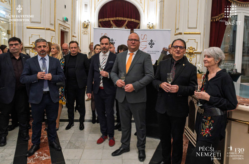 Új pécsi pezsgővel koccintott a város a Pécsi Nemzeti Színházban #18