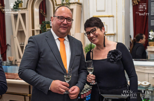 Új pécsi pezsgővel koccintott a város a Pécsi Nemzeti Színházban #29