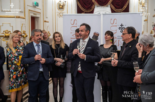 Új pécsi pezsgővel koccintott a város a Pécsi Nemzeti Színházban #23