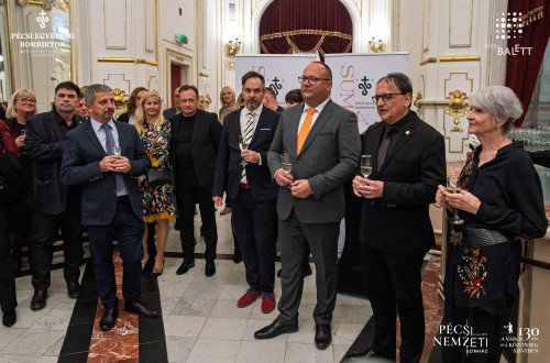 Új pécsi pezsgővel koccintott a város a Pécsi Nemzeti Színházban #16