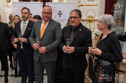 Új pécsi pezsgővel koccintott a város a Pécsi Nemzeti Színházban #15
