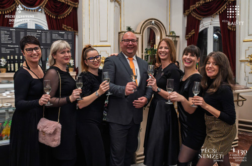Új pécsi pezsgővel koccintott a város a Pécsi Nemzeti Színházban #28