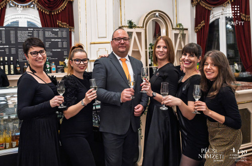 Új pécsi pezsgővel koccintott a város a Pécsi Nemzeti Színházban #27