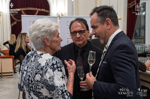 Új pécsi pezsgővel koccintott a város a Pécsi Nemzeti Színházban #25