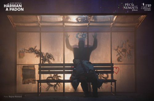 Hárman a padon #101