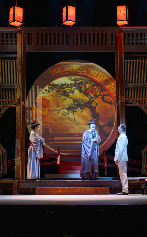 Cso-Cso-Szán: FERENCZY Orsolya, Pinkerton: BONCSÉR Gergyely, Sharpless: BOGNÁR Szabolcs, Suzuki: HUNYADI Donatella című galéria illusztrációs képe