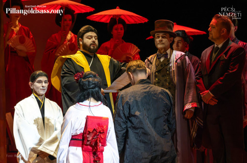 Cso-Cso-Szán: FERENCZY Orsolya, Pinkerton: BONCSÉR Gergyely, Sharpless: BOGNÁR Szabolcs, Suzuki: HUNYADI Donatella #33