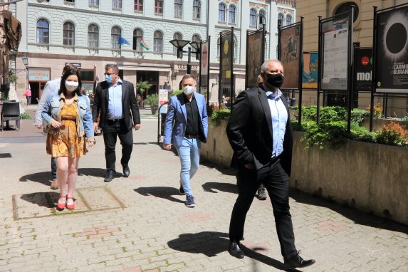 Pécs vezetői színházunkban című hír kiemelt képe