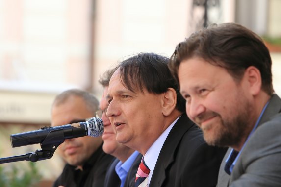 Függönyt fel! Elkezdődött az évad című hír kiemelt képe