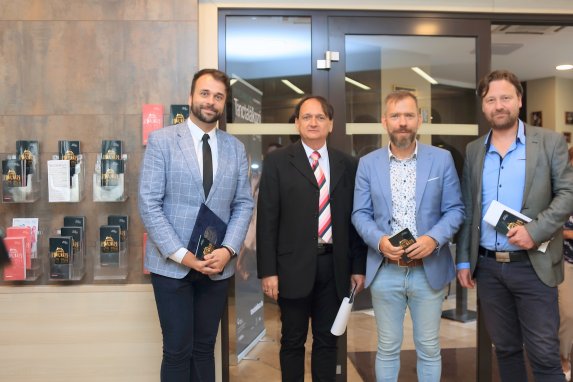 A város vezetősége is bérletet váltott című hír kiemelt képe