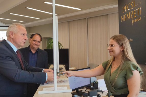Városunk vezetői is vásároltak bérletet című hír kiemelt képe