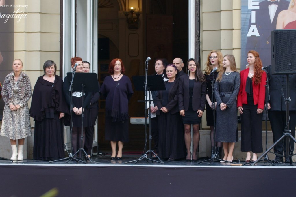 Operagála a Színház téren! című hír kiemelt képe