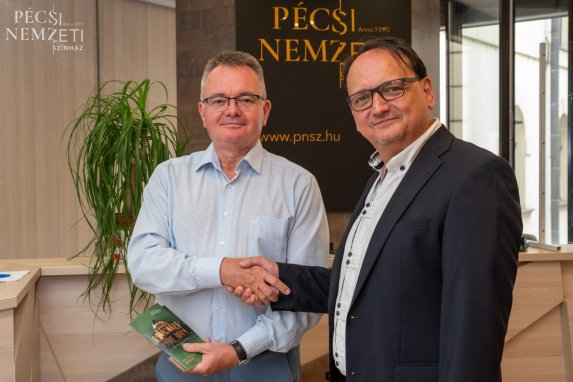 A vármegyei főügyész is megújította bérletét című hír kiemelt képe
