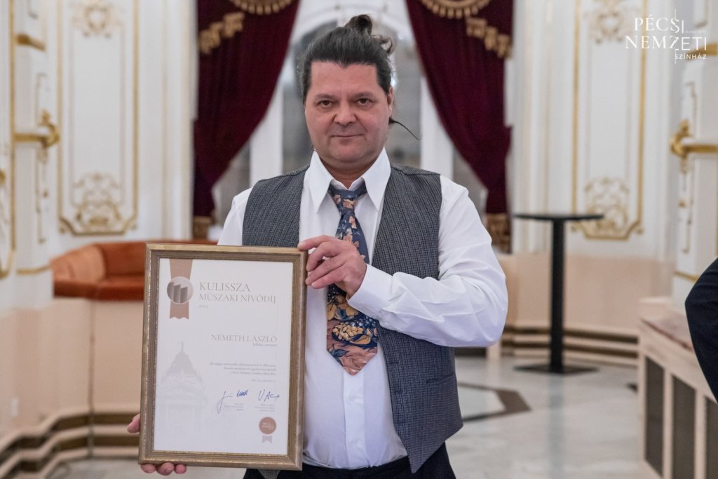 Németh László kellékes, tárvezető KULISSZA MŰSZAKI NÍVÓDÍJAS című hír kiemelt képe
