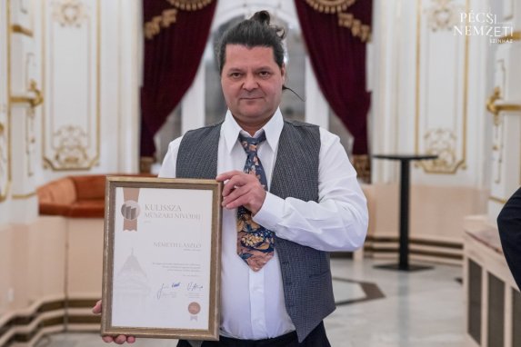 Németh László kellékes, tárvezető KULISSZA MŰSZAKI NÍVÓDÍJAS című hír kiemelt képe