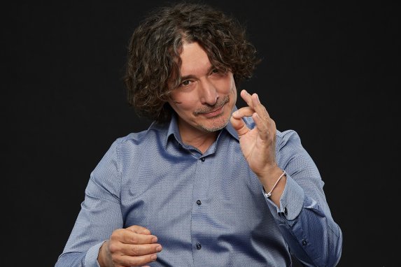 Jeles kitüntetésben részesült színházunk zenei vezetője című hír kiemelt képe