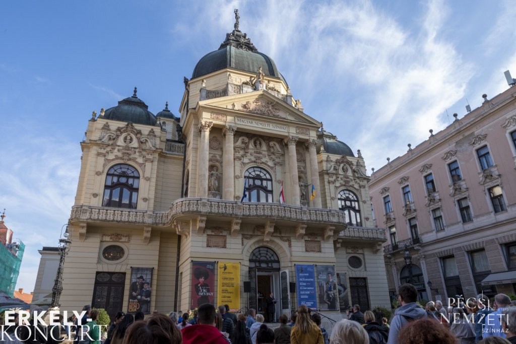 Erkélykoncert és évadhirdetés című hír kiemelt képe