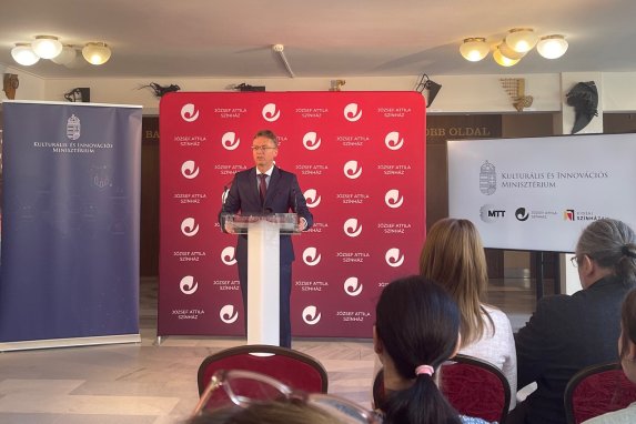Színházak támogatása című hír kiemelt képe