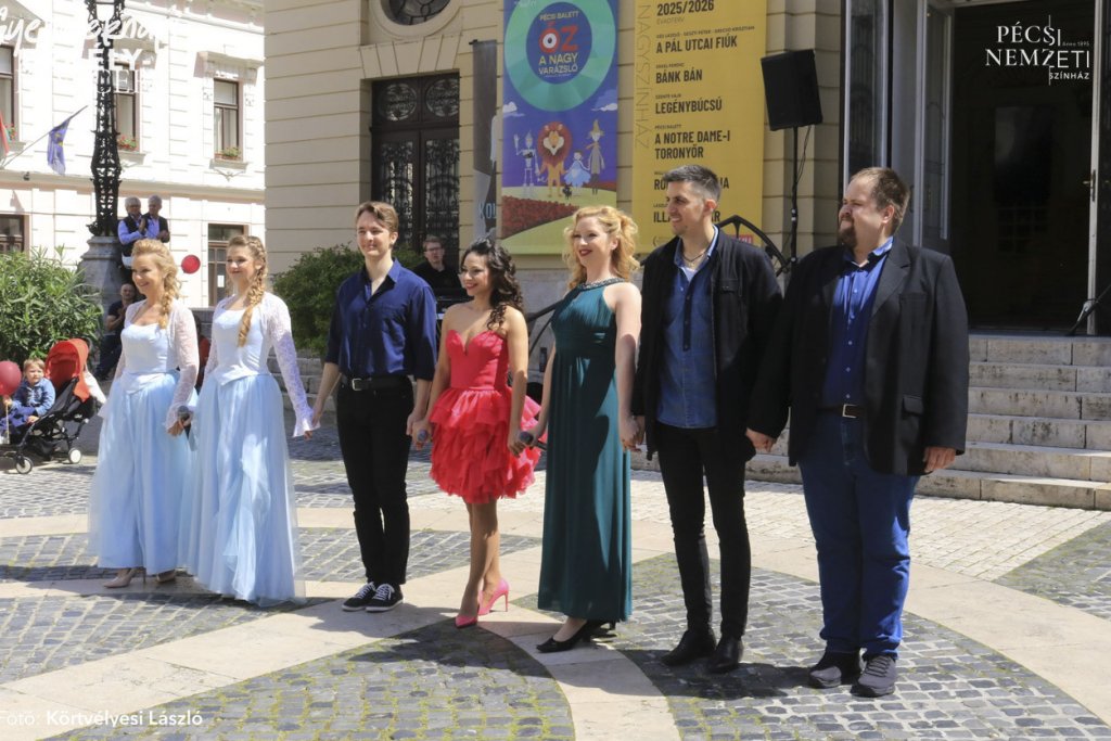 Fergeteges Gyermeknapi Erkélykoncert című hír kiemelt képe