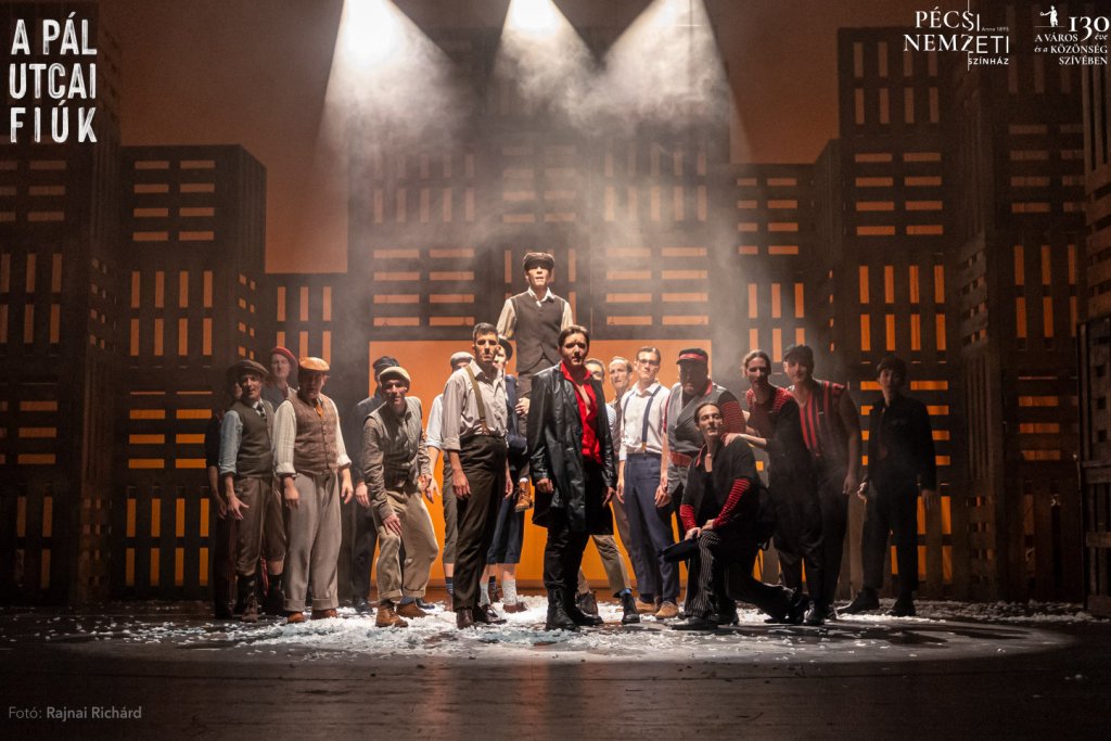 Ez igen! Tanári segédanyagokat tett közzé a Pécsi Nemzeti Színház az előadásaihoz című hír kiemelt képe