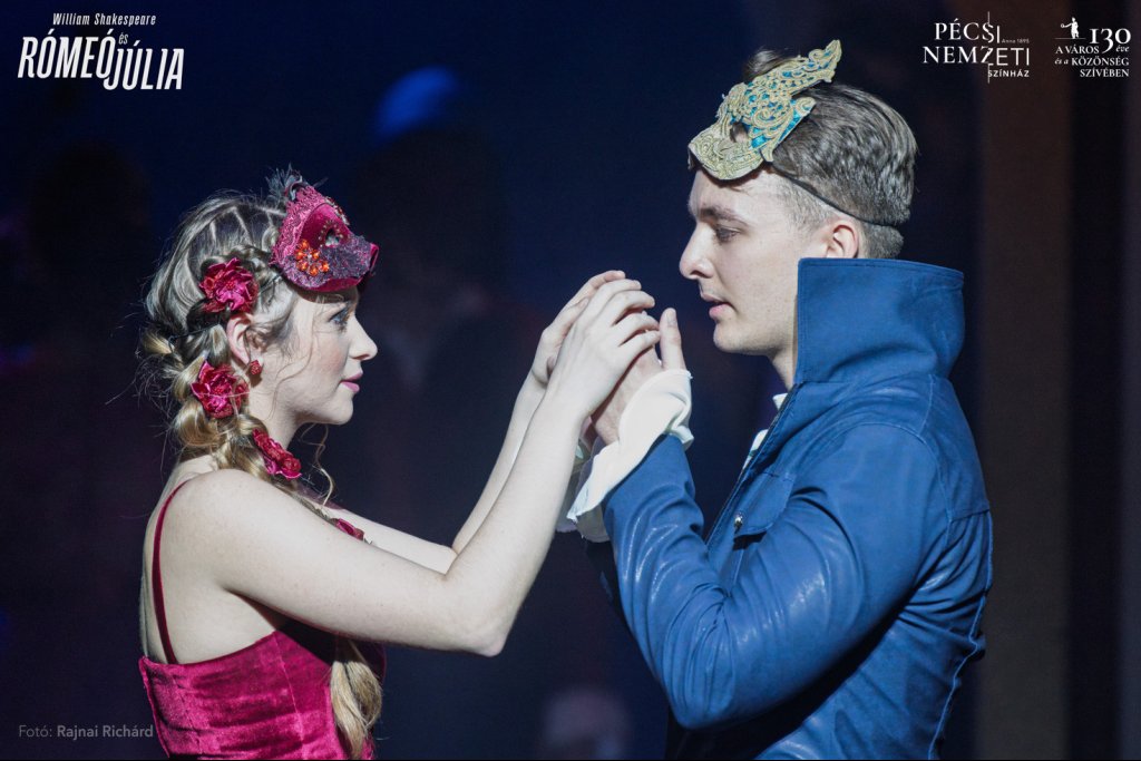 A rend arcai egy széteső világban című hír kiemelt képe