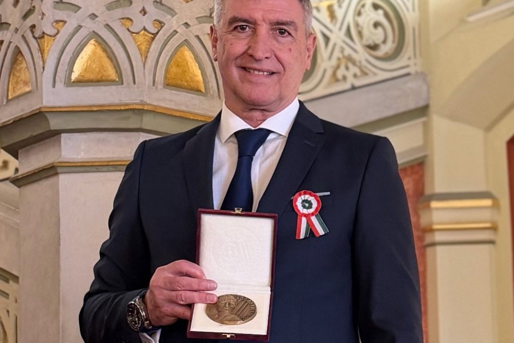 Laklóth Aladár Jászai Mari-díjat kapott című hír kiemelt képe