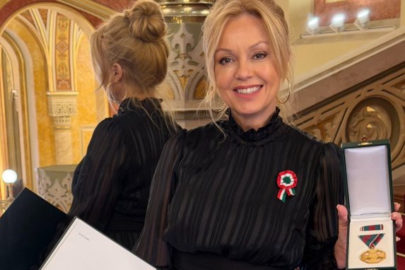 Vermes Timea Magyar Arany Érdemkereszt kitüntetésben részesült című hír illusztrációs képe