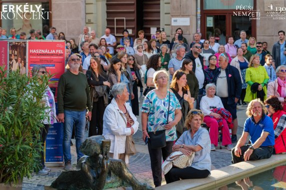 Sikeres Évadhirdető Erkélykoncert című hír illusztrációs képe