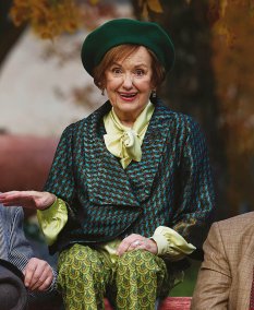 Hárman a padon című előadás illusztrációs fotója