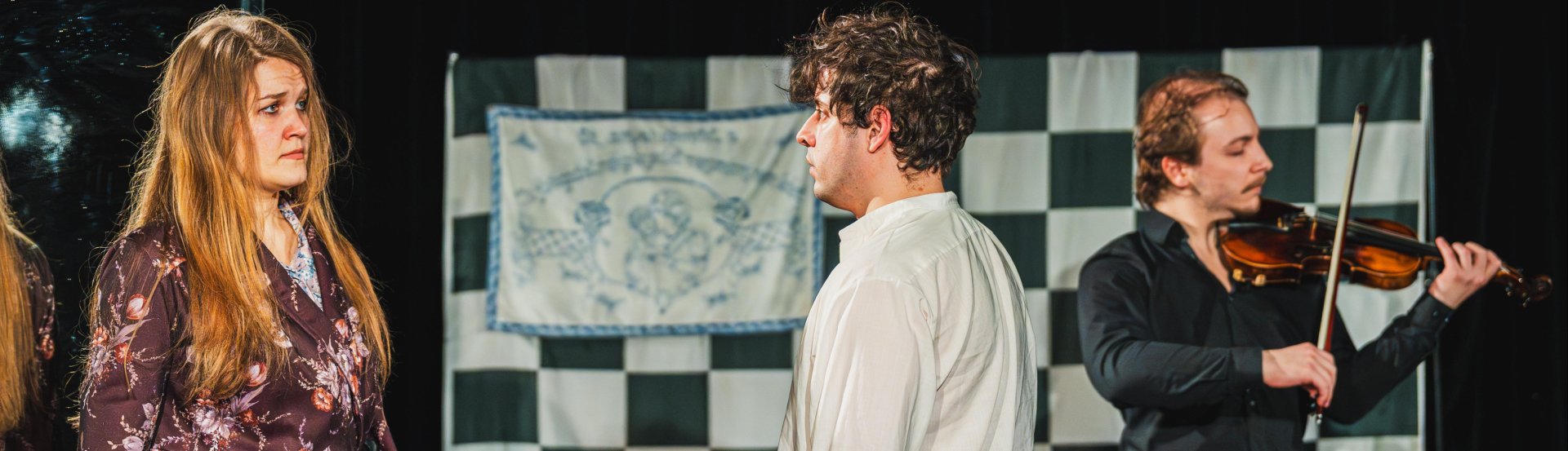 A Gézagyerek című előadás kiemelt képe a Pécsi Nemzeti Színházból