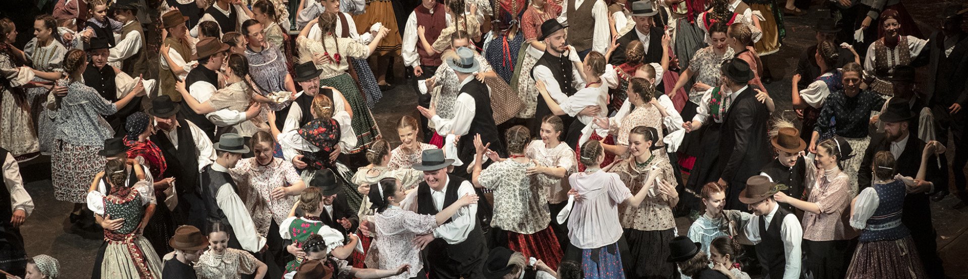 ÉLETREVALÓK, BABÁS-SZERKÖVEK című előadás kiemelt képe a Pécsi Nemzeti Színházból