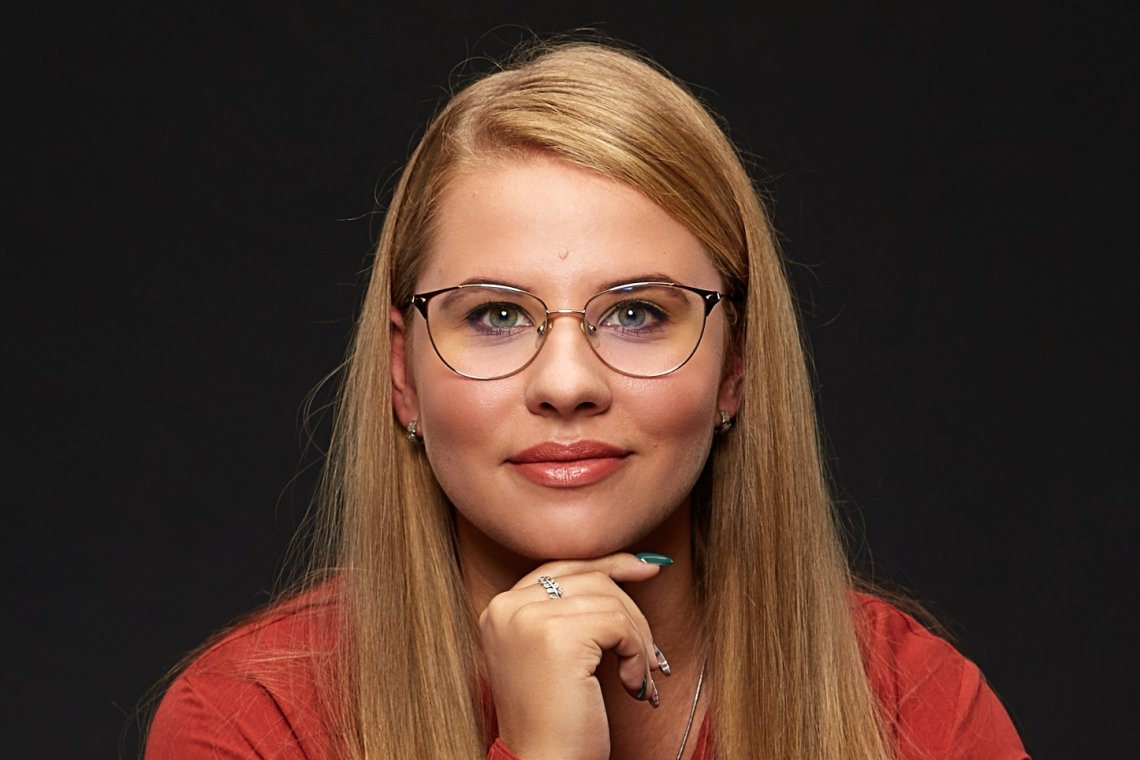 Szolnoki-Illés Zsófia portréja a Pécsi Nemzeti Színház tagjáról