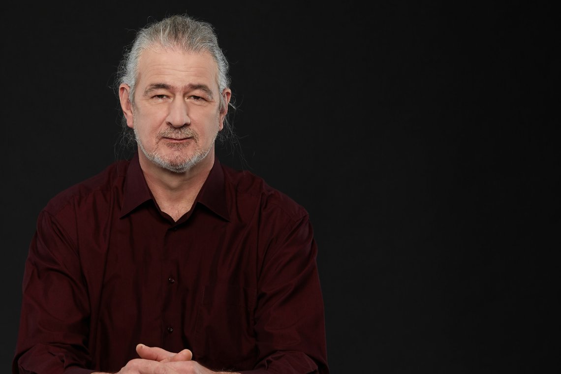 Krajcsovics Csaba portréja a Pécsi Nemzeti Színház tagjáról