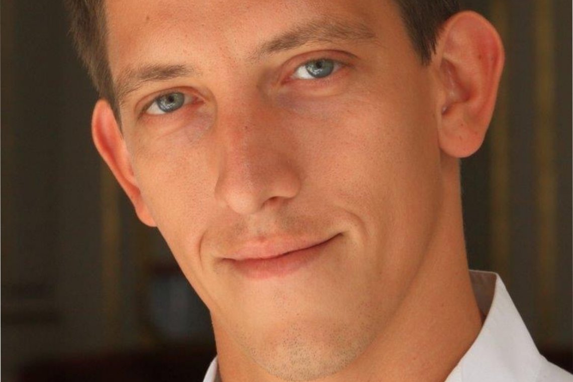Orosz János portréja a Pécsi Nemzeti Színház tagjáról