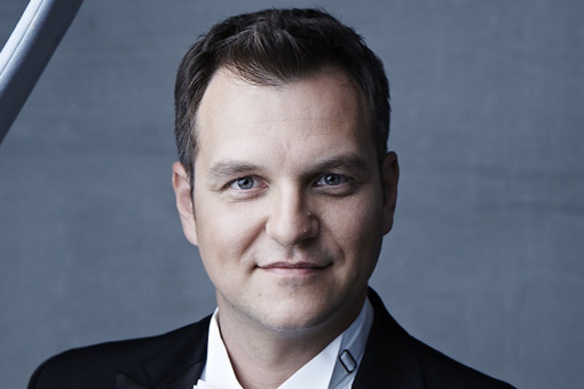 Boncsér Gergely portréja a Pécsi Nemzeti Színház tagjáról