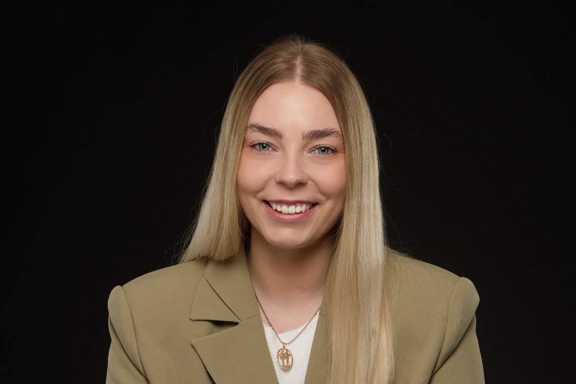 Szabó Lili Petra portréja a Pécsi Nemzeti Színház tagjáról