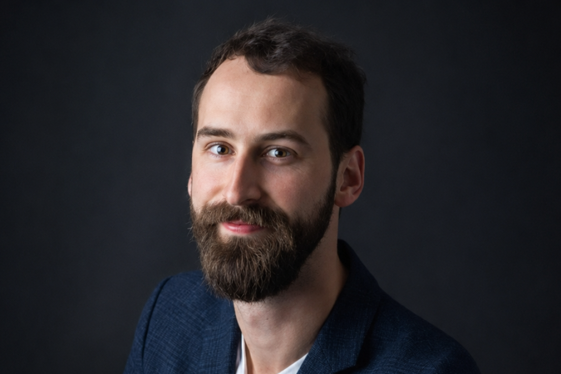Fejes Szabolcs portréja a Pécsi Nemzeti Színház tagjáról