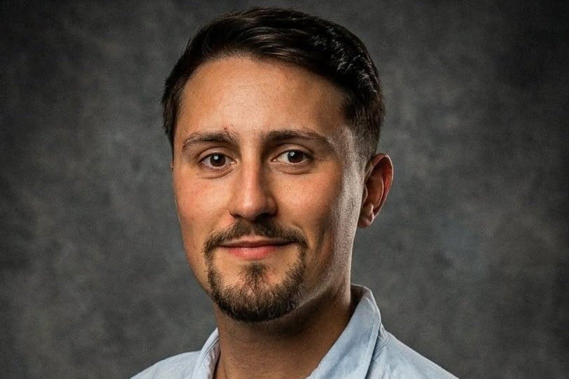 Tamás Kiss portréja a Pécsi Nemzeti Színház tagjáról