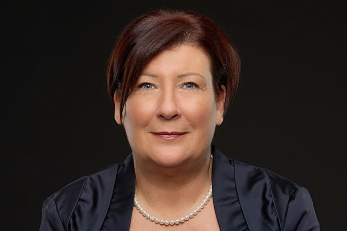 Kásádácz Erzsébet portréja a Pécsi Nemzeti Színház tagjáról